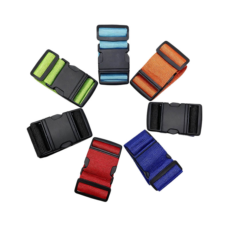 How can process improvements be made to reduce burrs in the production of polypropylene webbing luggage straps?